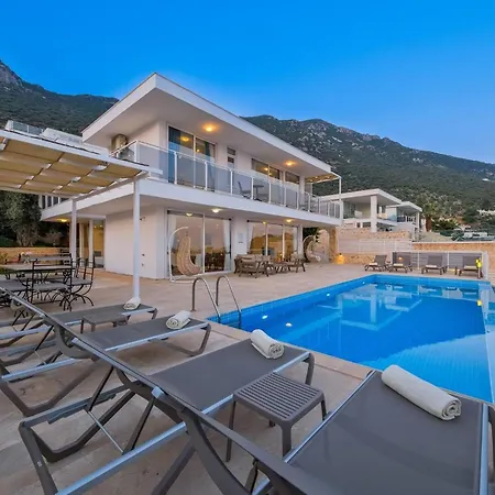 Lumiere 2 Luxurious 4 Bed In Kiziltas With Sea Views 卡尔坎