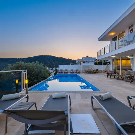 Lumiere 2 Luxurious 4 Bed In Kiziltas With Sea Views 别墅